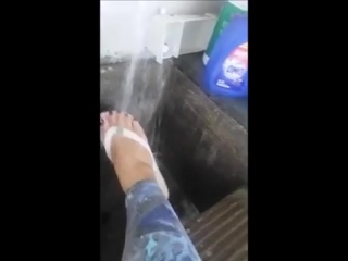 washing feet after crush